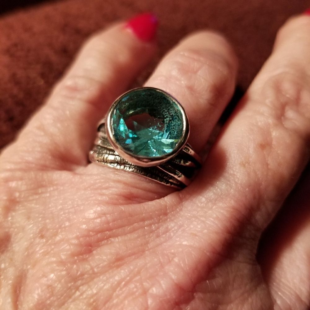 ROUND BLUE TOPAZ SET IN STERLING SILVER